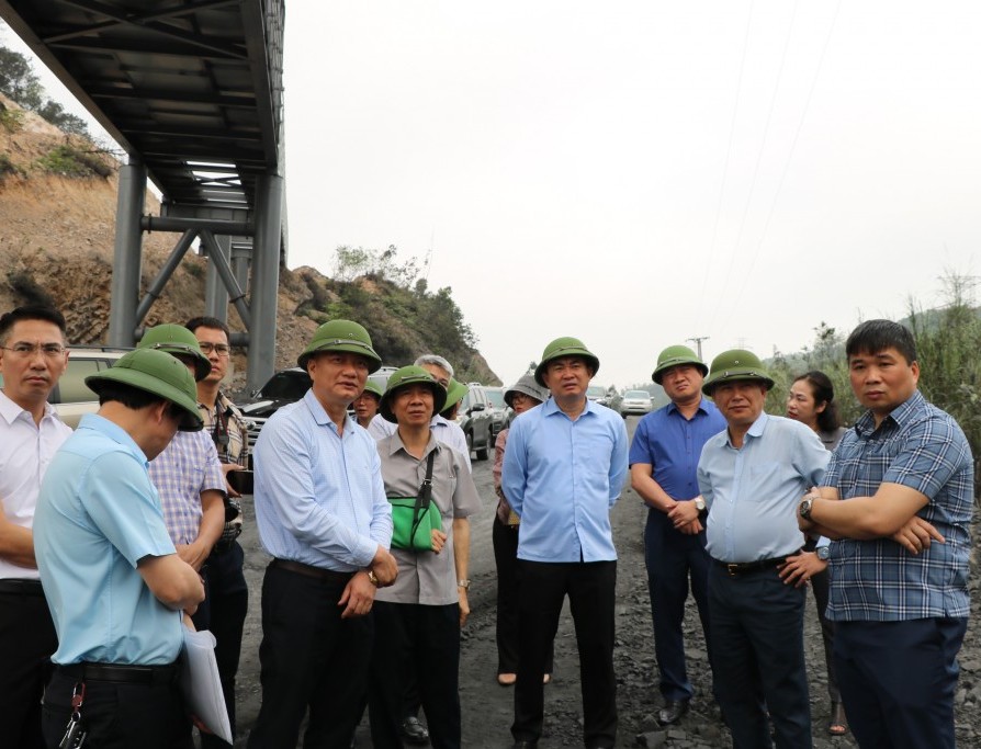 Chủ tịch TKV kiểm tra tiến độ các dự án phát triển mỏ, hệ thống băng tải vận chuyển than