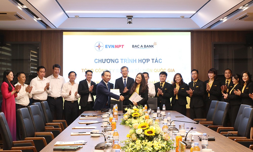 EVNNPT và BAC A BANK ký hợp đồng tài trợ vốn cho 2 dự án truyền tải điện