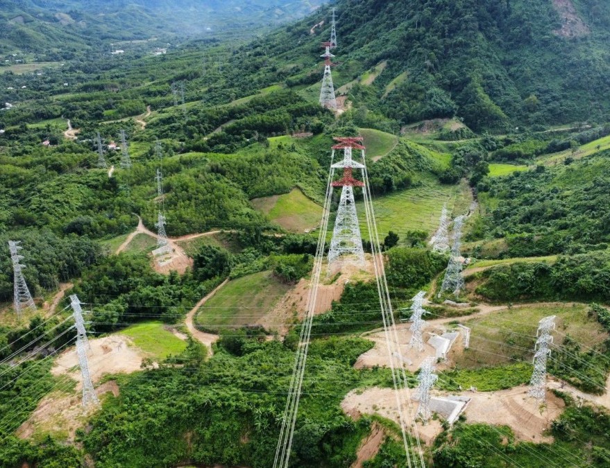 Đóng điện đường dây 500kV phục vụ nhập khẩu điện từ Lào về Việt Nam