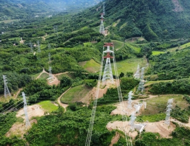 Đóng điện đường dây 500kV phục vụ nhập khẩu điện từ Lào về Việt Nam