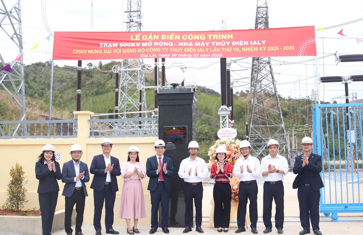 Gắn biển công trình Trạm 500kV mở rộng - Nhà máy Thủy điện Ialy