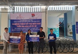 Công ty ĐHĐ trao tặng tài trợ giáo dục tại huyện Hàm Thuận Bắc (Bình Thuận)