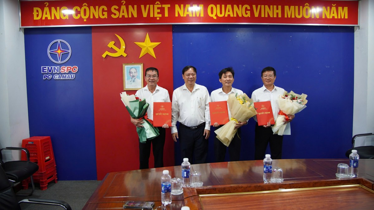 EVNSPC thí điểm giải thể điện lực cấp huyện, thành lập đội quản lý điện