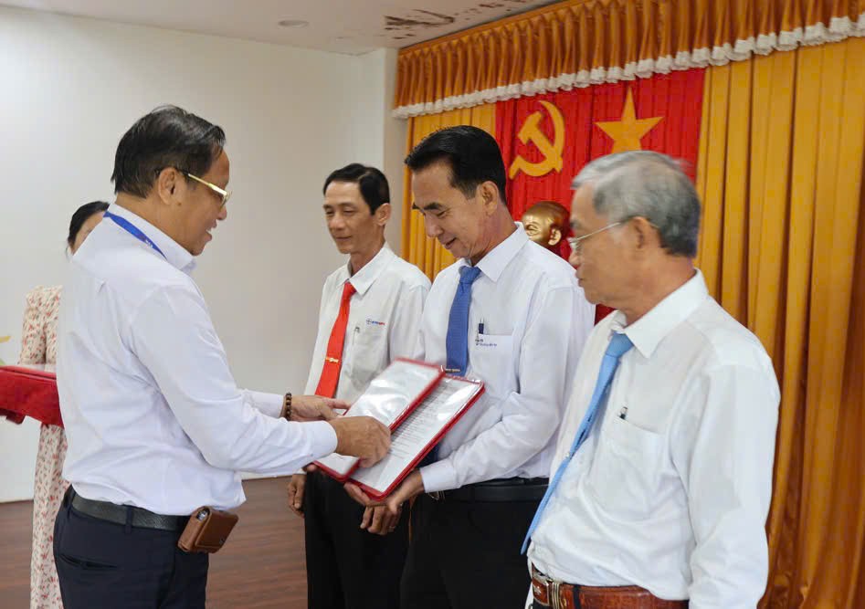 EVNSPC thí điểm giải thể điện lực cấp huyện, thành lập đội quản lý điện