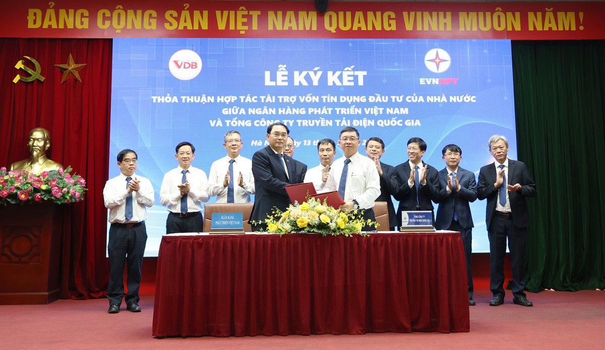 EVNNPT ký thỏa thuận hợp tác tài trợ vốn tín dụng đầu tư của nhà nước với VDB