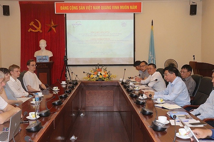 Chuyên gia hạt nhân Dubna làm việc tại Viện Năng lượng Nguyên tử Việt Nam