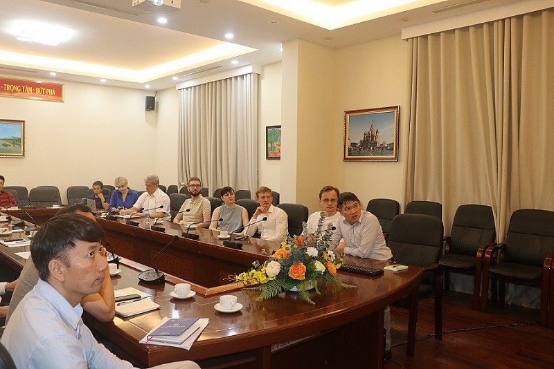 Chuyên gia hạt nhân Dubna làm việc tại Viện Năng lượng Nguyên tử Việt Nam