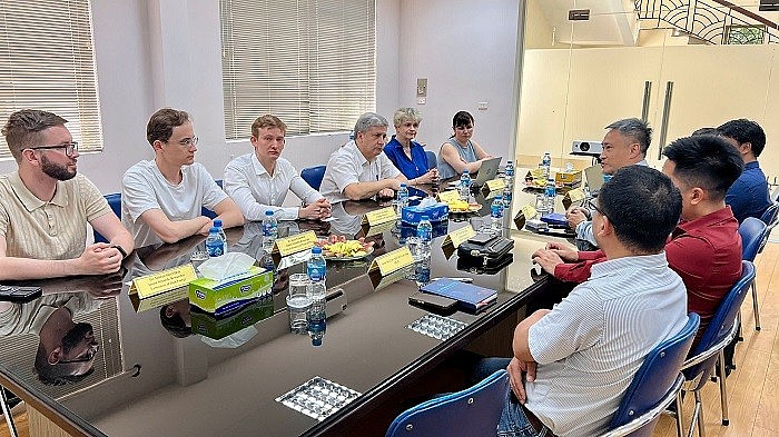 Chuyên gia hạt nhân Dubna làm việc tại Viện Năng lượng Nguyên tử Việt Nam