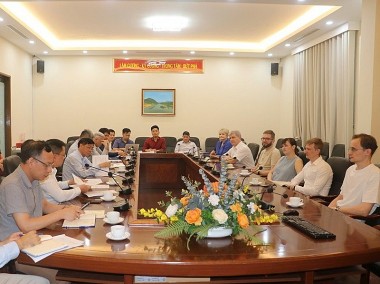 Chuyên gia hạt nhân Dubna làm việc với Viện Năng lượng Nguyên tử Việt Nam