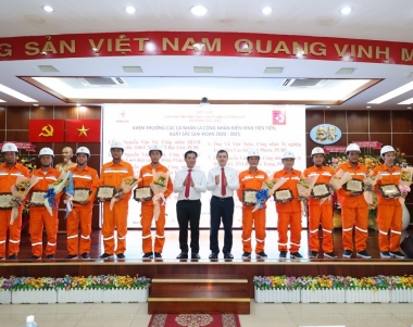 Điện lực miền Nam biểu dương gương điển hình tiên tiến giai đoạn 2020-2025