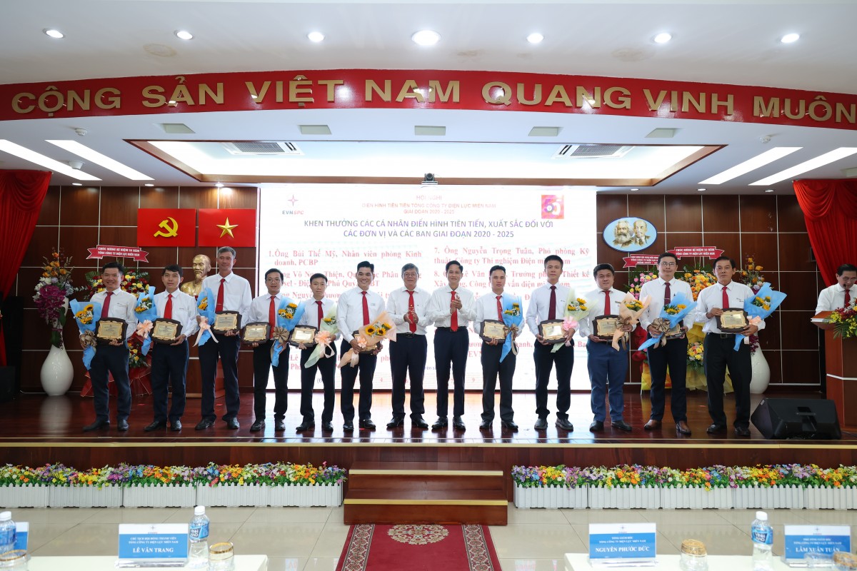 Điện lực miền Nam biểu dương gương điển hình tiên tiến giai đoạn 2020-2025