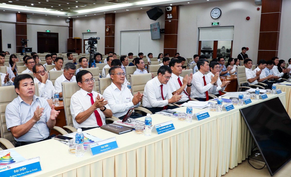 Trao giải cuộc thi viết về ngành Điện miền Nam ‘50 năm thắp sáng niềm tin’