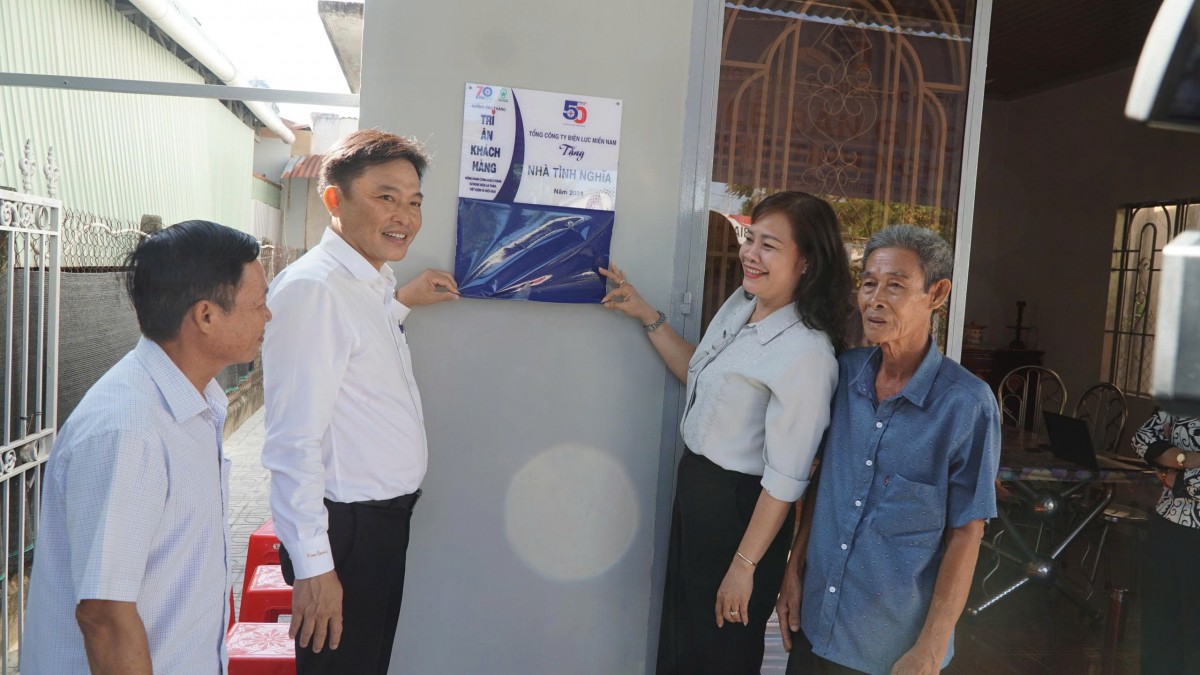 Tổng công ty Điện lực miền Nam: ‘Điện sáng đến đâu - Nhà đẹp tới đó’