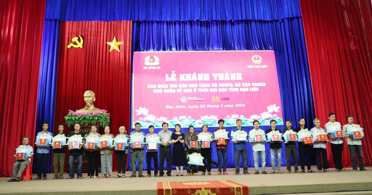 Bàn giao 700 căn nhà tình nghĩa do T&T Group và SHB tài trợ cho người dân tỉnh Bạc Liêu
