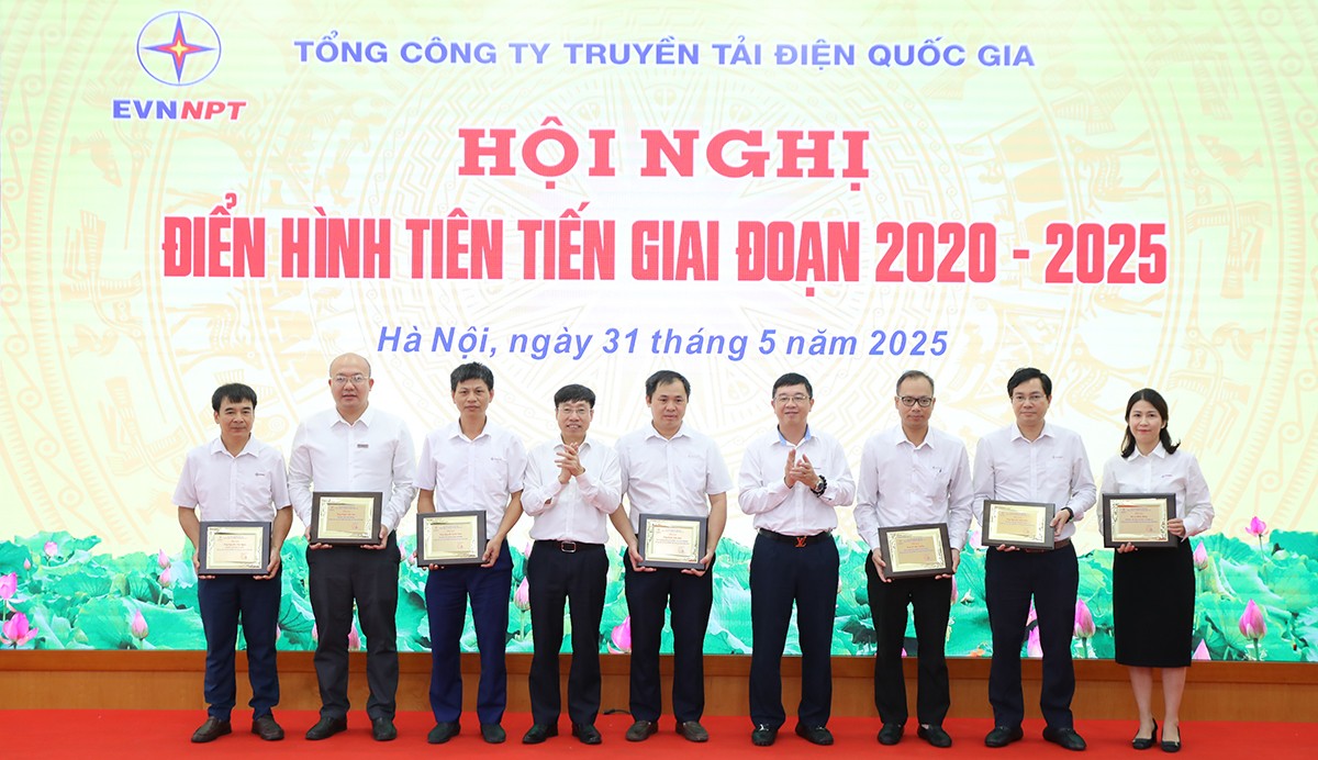 EVNNPT tổng kết phong trào thi đua yêu nước giai đoạn 2020-2025 và vinh danh các điển hình tiên tiến