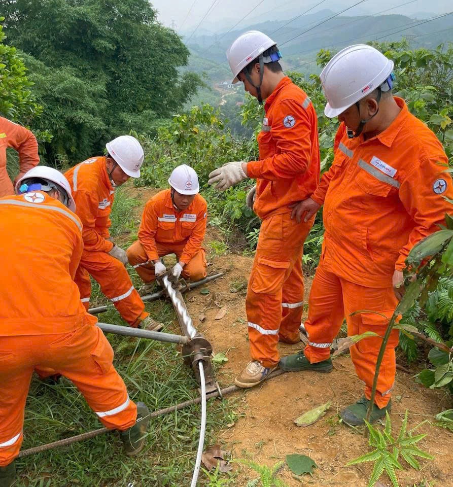 PC Yên Bái rà soát lưới điện cao thế, sẵn sàng ứng phó với mùa nắng nóng 2025