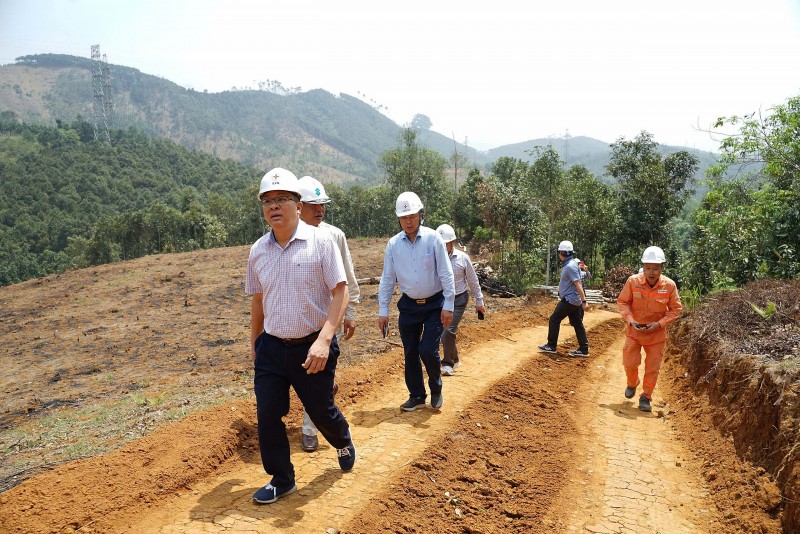Gói thầu đầu tiên trong dự án đường dây 500kV Lào Cai - Vĩnh Yên hoàn thành đào, đúc móng