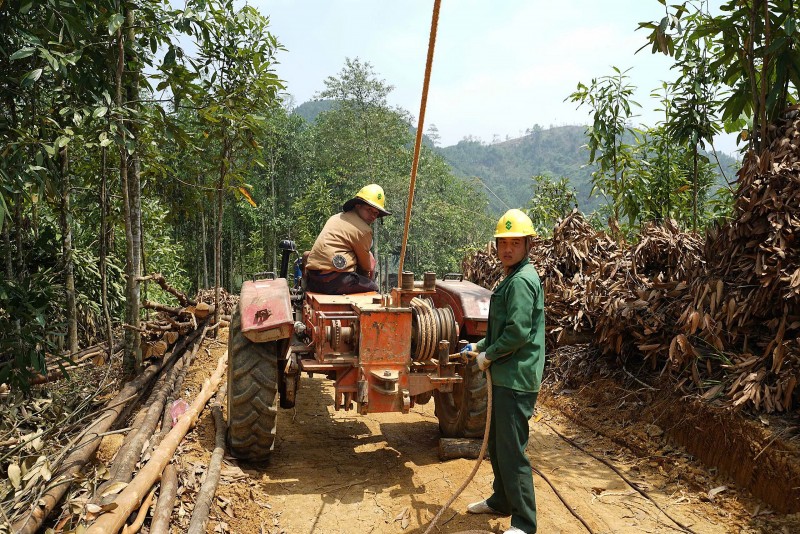 Gói thầu đầu tiên trong dự án đường dây 500kV Lào Cai - Vĩnh Yên hoàn thành đào, đúc móng