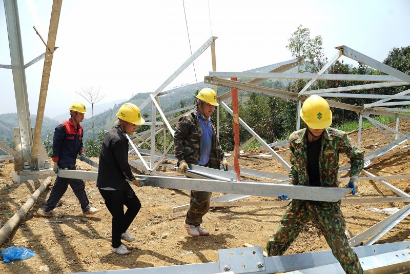 Gói thầu đầu tiên trong dự án đường dây 500kV Lào Cai - Vĩnh Yên hoàn thành đào, đúc móng
