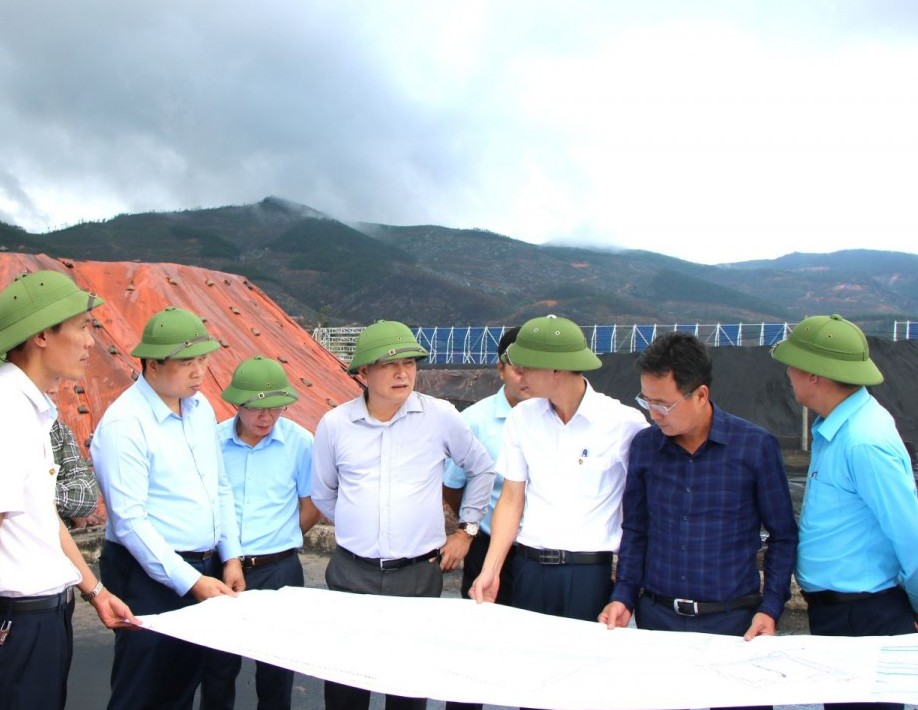 Tổng Giám đốc TKV kiểm tra sản xuất các đơn vị kho vận, sàng tuyển, tiêu thụ than