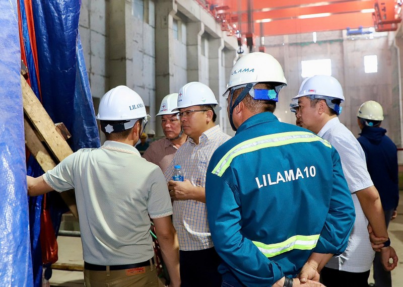 Hoàn thành tháo dỡ đê quây dự án Thủy điện Hòa Bình mở rộng