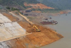 Hoàn thành tháo dỡ đê quây dự án Thủy điện Hòa Bình mở rộng