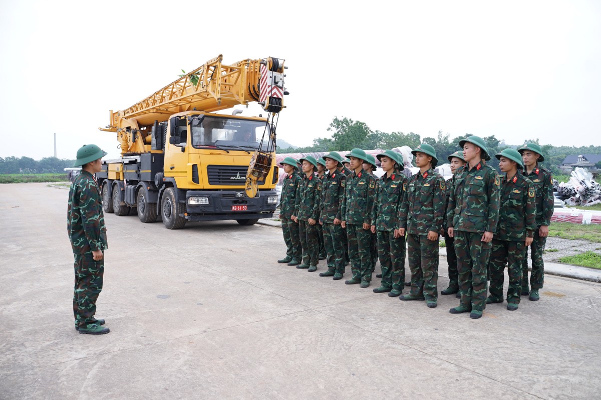 Quân khu 2 tham gia hỗ trợ thi công dự án đường dây 500kV Lào Cai - Vĩnh Yên