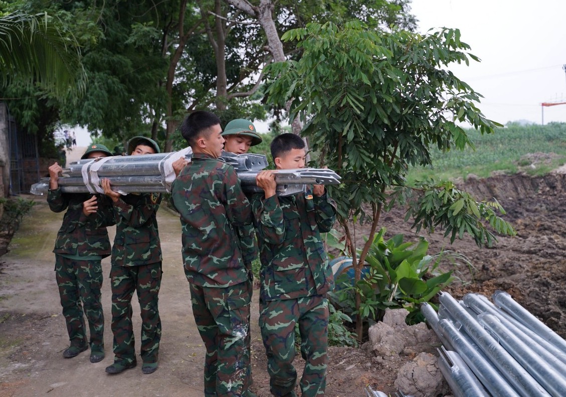 Quân khu 2 tham gia hỗ trợ thi công dự án đường dây 500kV Lào Cai - Vĩnh Yên