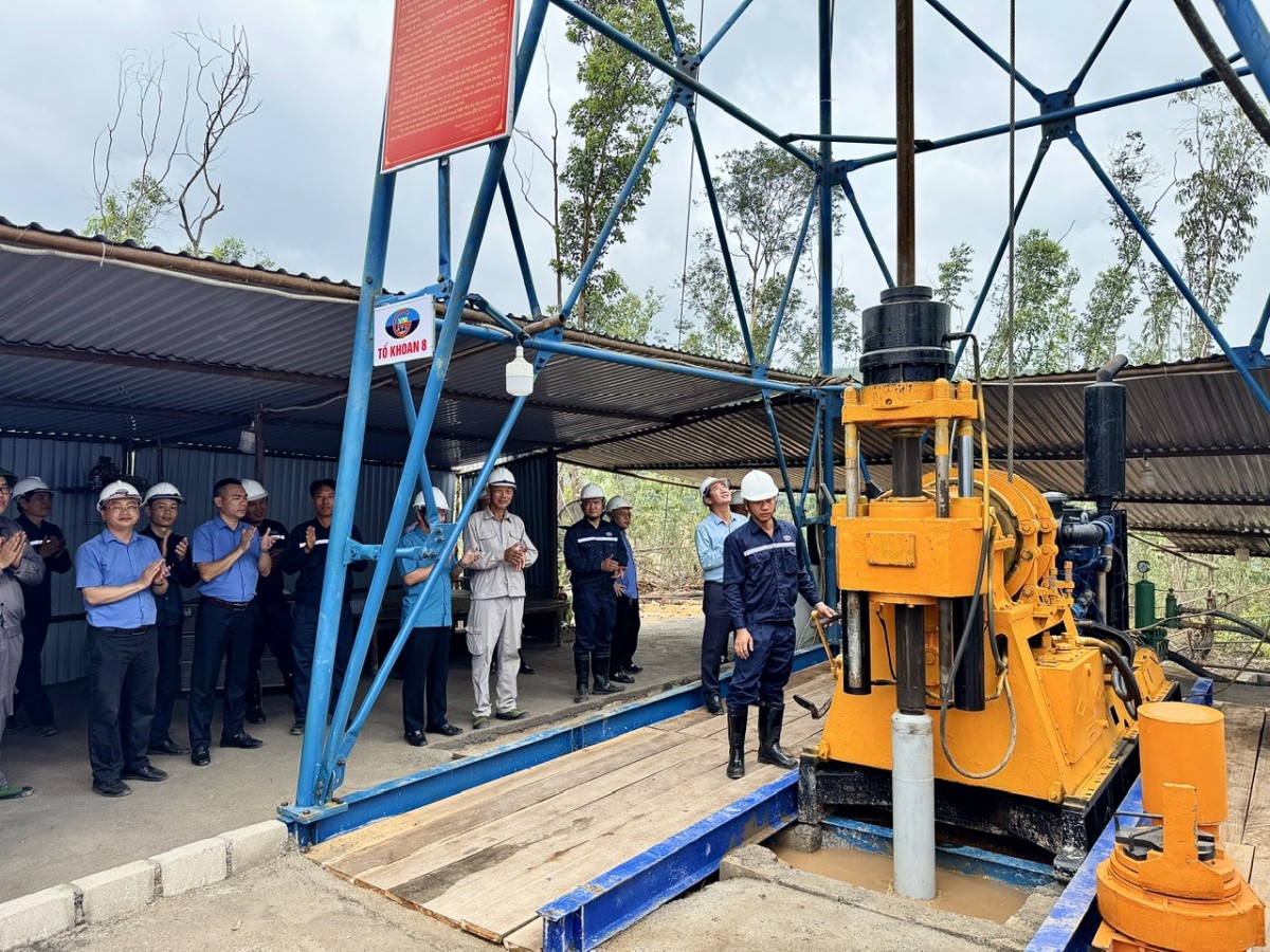 Khởi công lỗ khoan GK289 - dự án hợp tác thăm dò giữa TKV và JOGMEC (Nhật Bản)