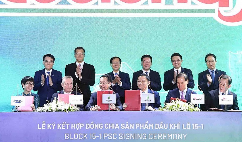 Ký kết hợp đồng phân chia sản phẩm (PSC) Lô 15-1