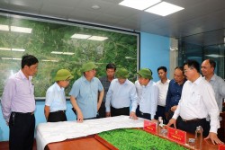 Chủ tịch HĐTV TKV làm việc với Công ty Than Uông Bí