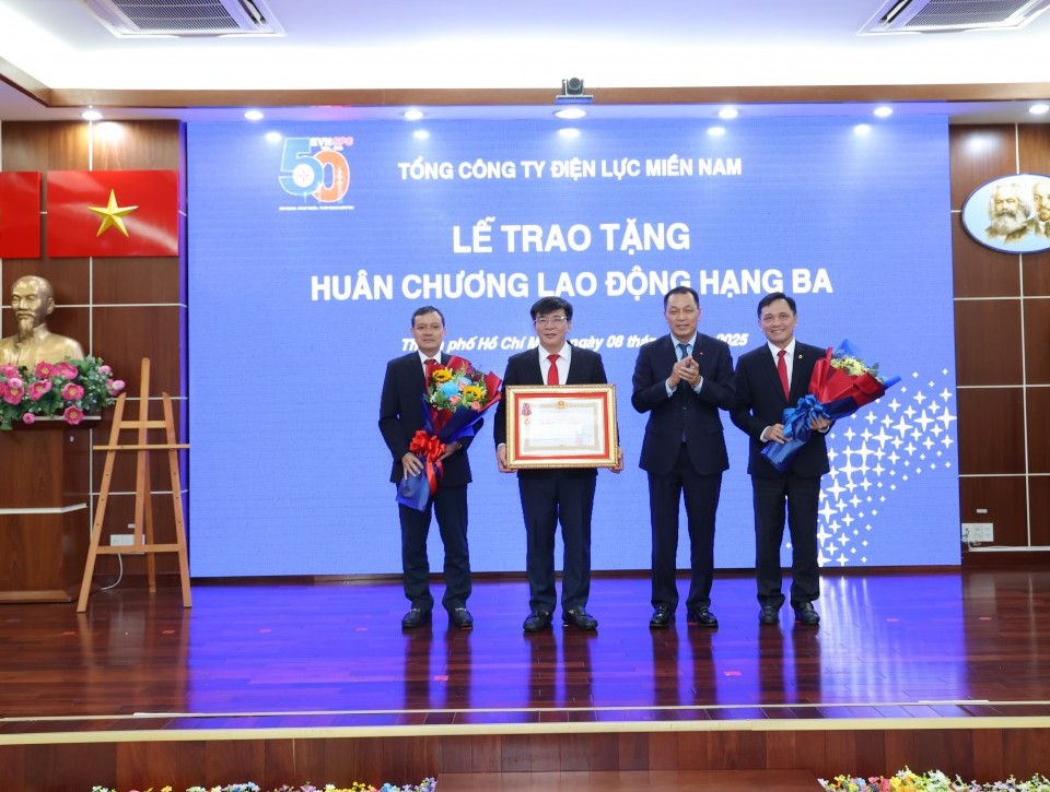 EVNSPC đón nhận Huân chương Lao động và sơ kết hoạt động 6 tháng đầu năm 2025