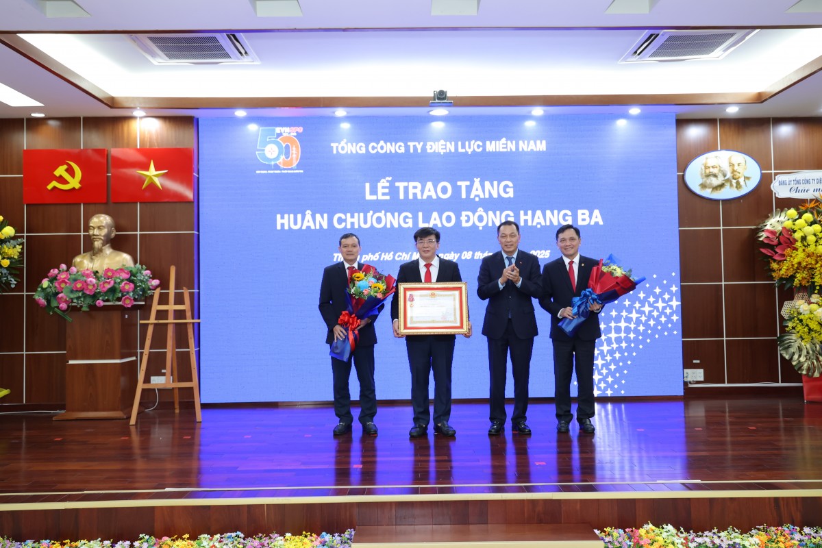 EVNSPC đón nhận Huân chương Lao động và sơ kết hoạt động 6 tháng đầu năm 2025