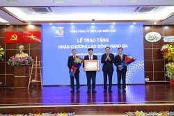 EVNSPC đón nhận Huân chương Lao động và sơ kết hoạt động 6 tháng đầu năm 2025