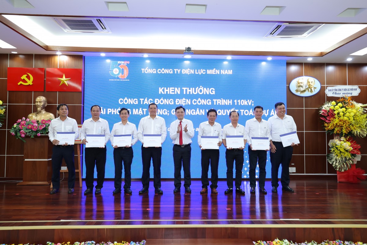 EVNSPC đón nhận Huân chương Lao động và sơ kết hoạt động 6 tháng đầu năm 2025