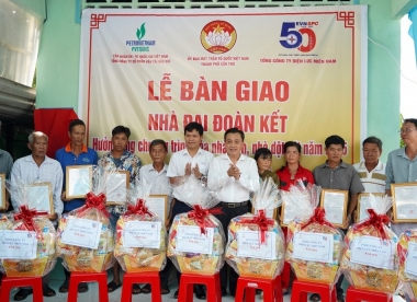 Ngành điện miền Nam hoàn thành chương trình xóa nhà tạm, nhà dột nát tại Cần Thơ