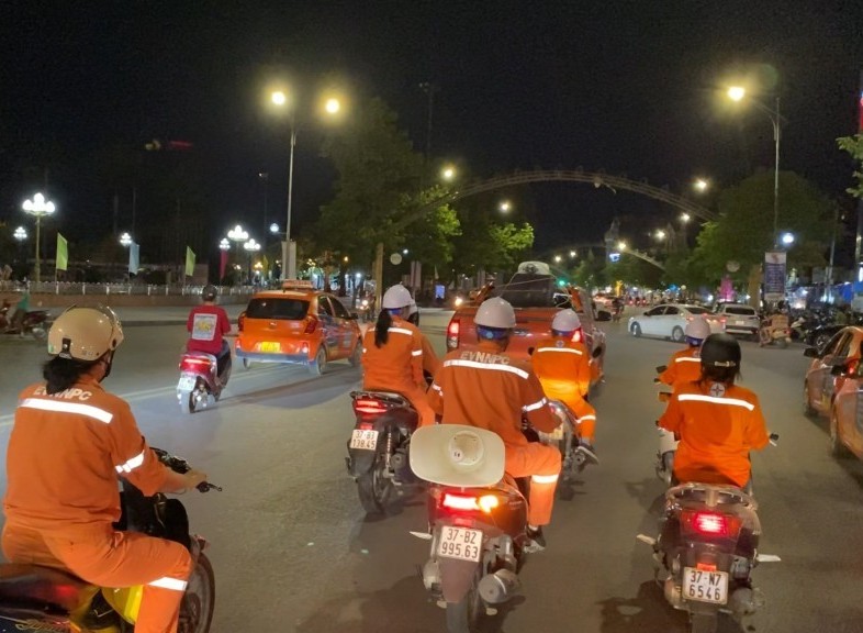 Nắng nóng kéo dài và giải pháp tiết kiệm điện của Công ty Điện lực Nghệ An