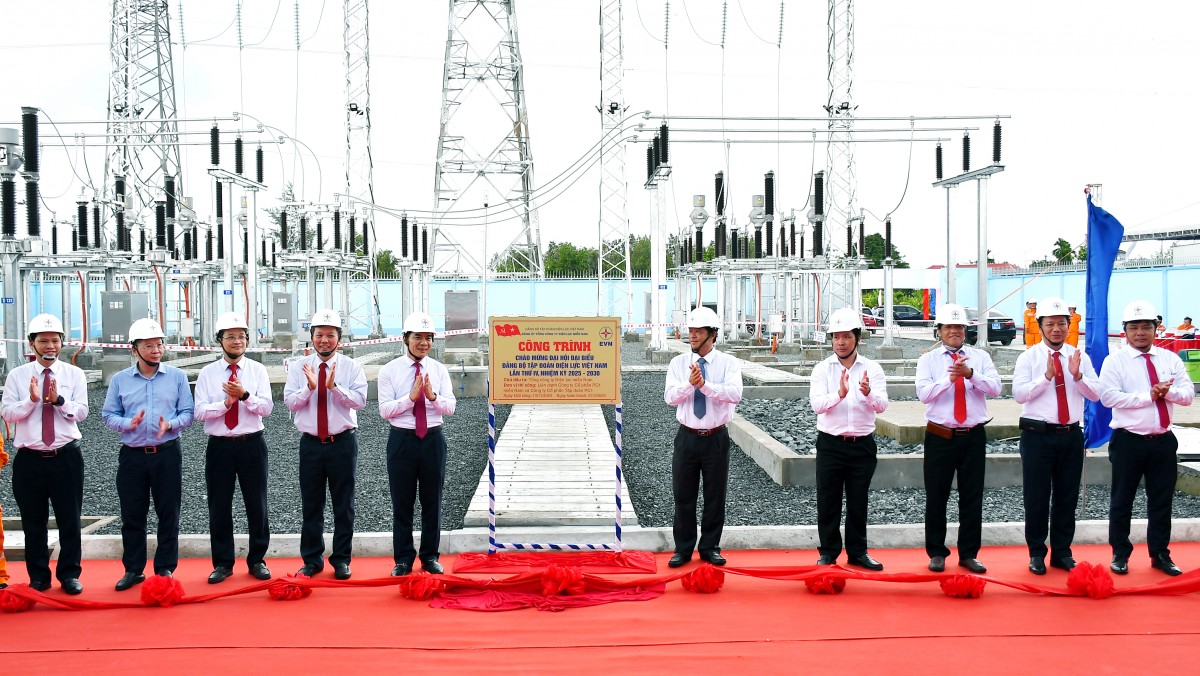EVNSPC gắn biển 2 công trình lưới điện 110kV chào mừng Đại hội Đảng bộ EVN lần thứ IV