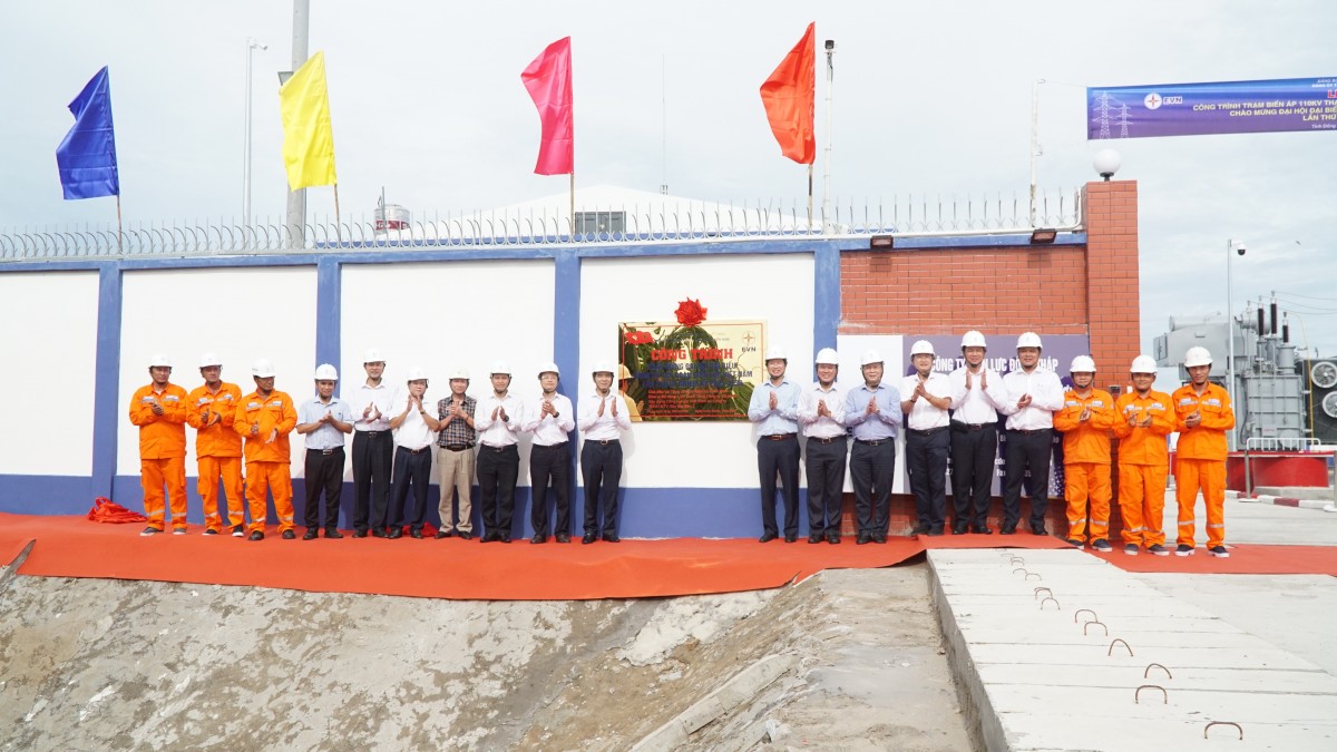 EVNSPC gắn biển 2 công trình lưới điện 110kV chào mừng Đại hội Đảng bộ EVN lần thứ IV