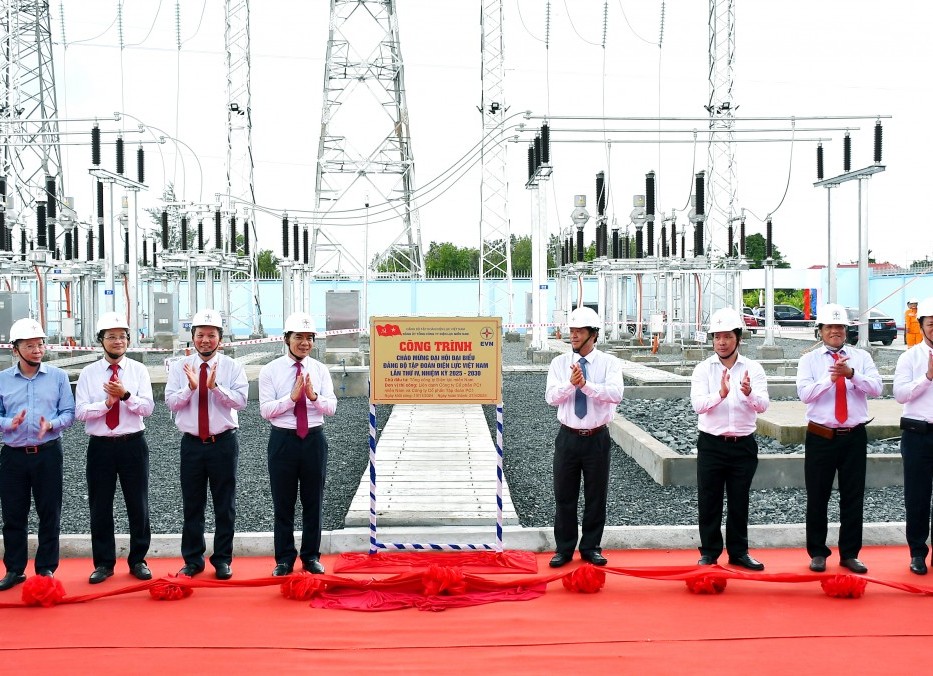 EVNSPC gắn biển 2 công trình lưới điện 110kV chào mừng Đại hội Đảng bộ EVN lần thứ IV