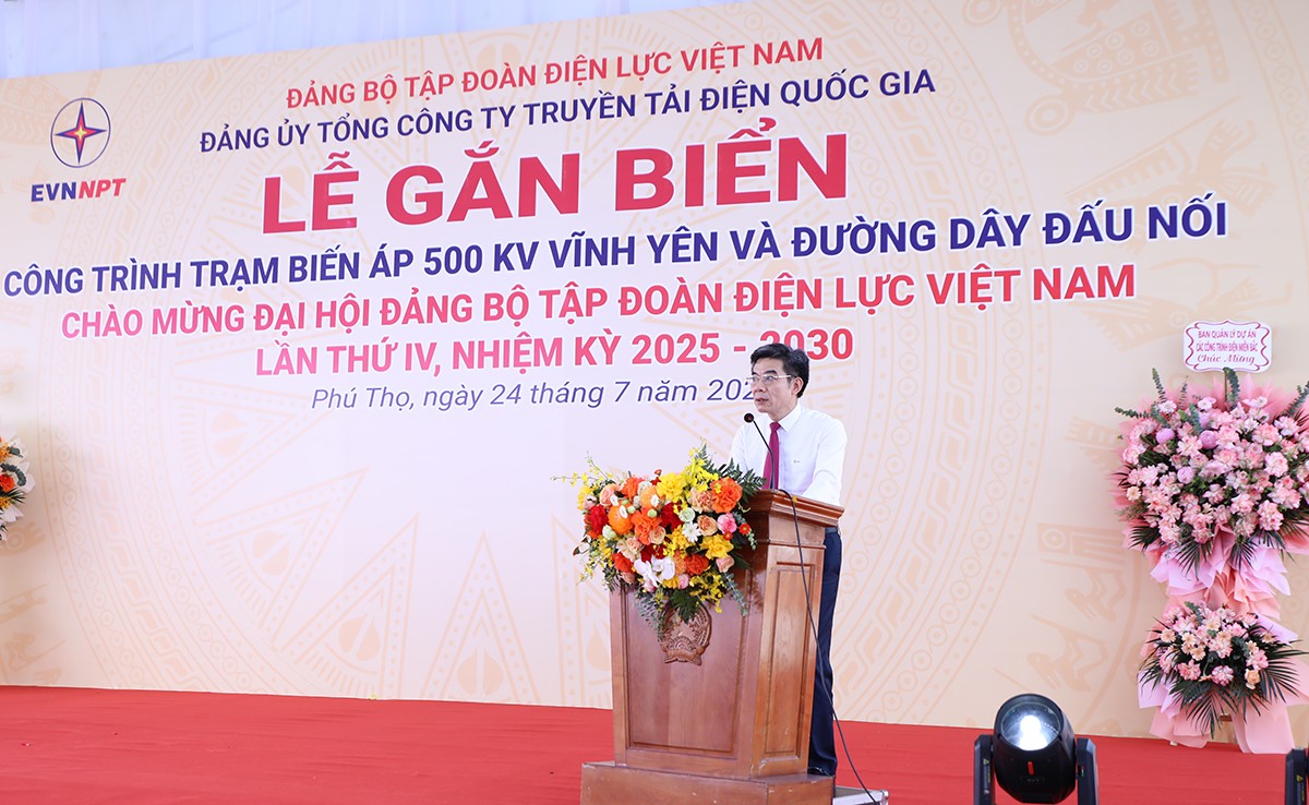 Gắn biển công trình Trạm biến áp 500kV Vĩnh Yên và đường dây đấu nối