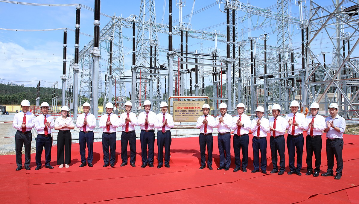 Gắn biển công trình Trạm biến áp 500kV Vĩnh Yên và đường dây đấu nối