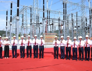 Gắn biển công trình Trạm biến áp 500kV Vĩnh Yên và đường dây đấu nối