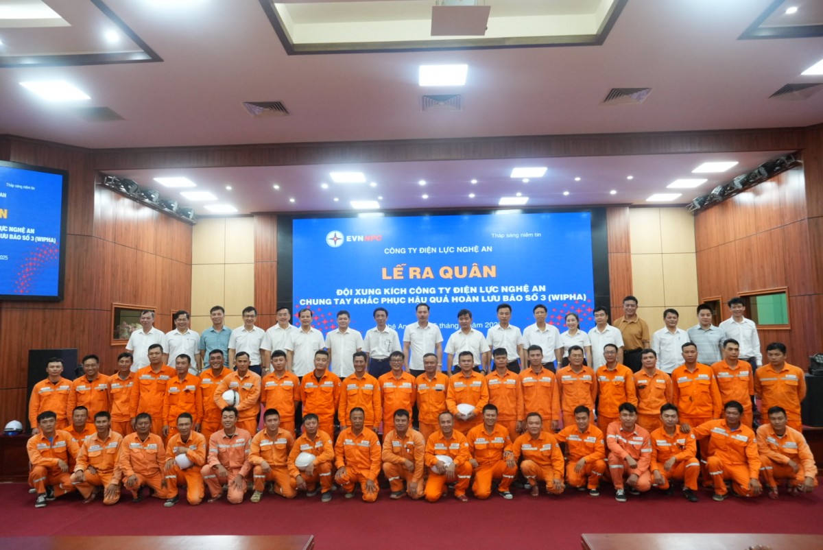 PC Nghệ An nỗ lực khắc phục lưới điện bị ảnh hưởng bởi bão số 3 (Wipha)
