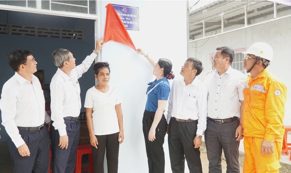 EVNSPC hoàn thành chương trình hỗ trợ xóa nhà tạm, nhà dột nát tại các tỉnh phía Nam