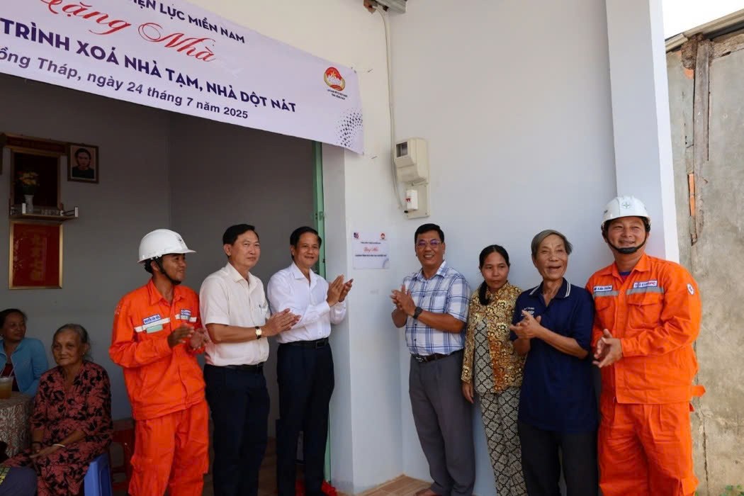 EVNSPC hoàn thành chương trình hỗ trợ xóa nhà tạm, nhà dột nát tại các tỉnh phía Nam