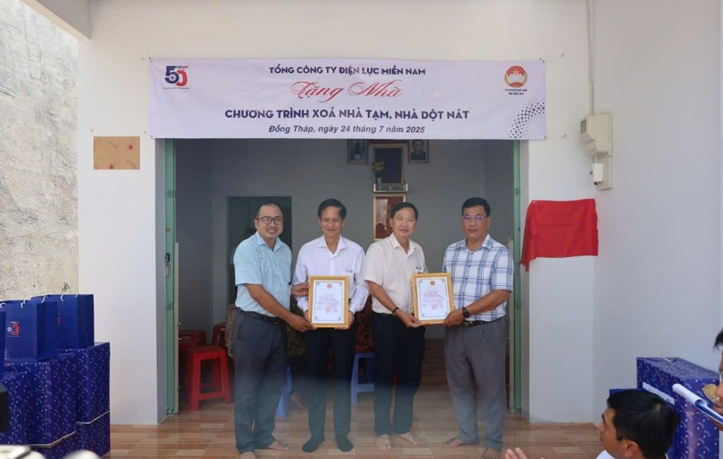 EVNSPC hoàn thành chương trình hỗ trợ xóa nhà tạm, nhà dột nát tại các tỉnh phía Nam