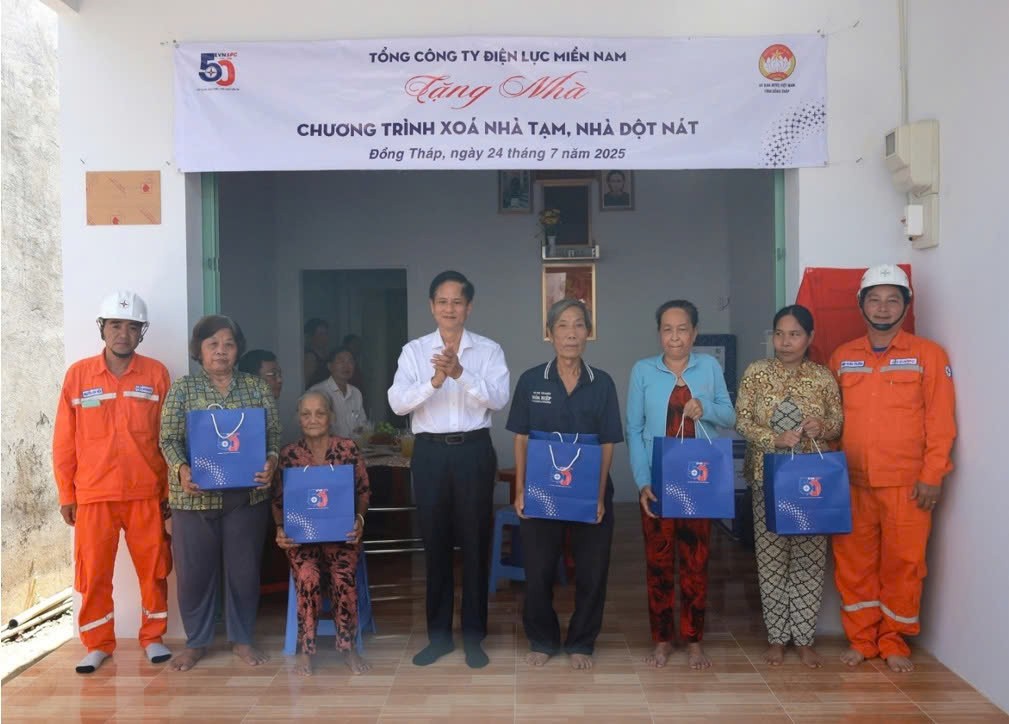 EVNSPC hoàn thành chương trình hỗ trợ xóa nhà tạm, nhà dột nát tại các tỉnh phía Nam