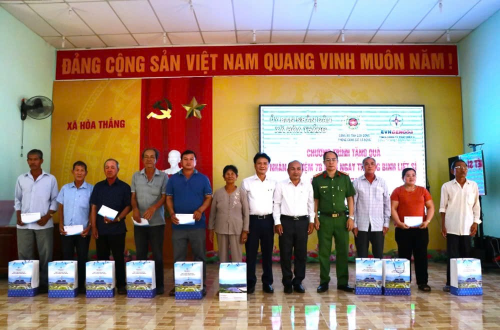 Công ty Nhiệt điện Vĩnh Tân trao quà tri ân gia đình chính sách tại tỉnh Lâm Đồng