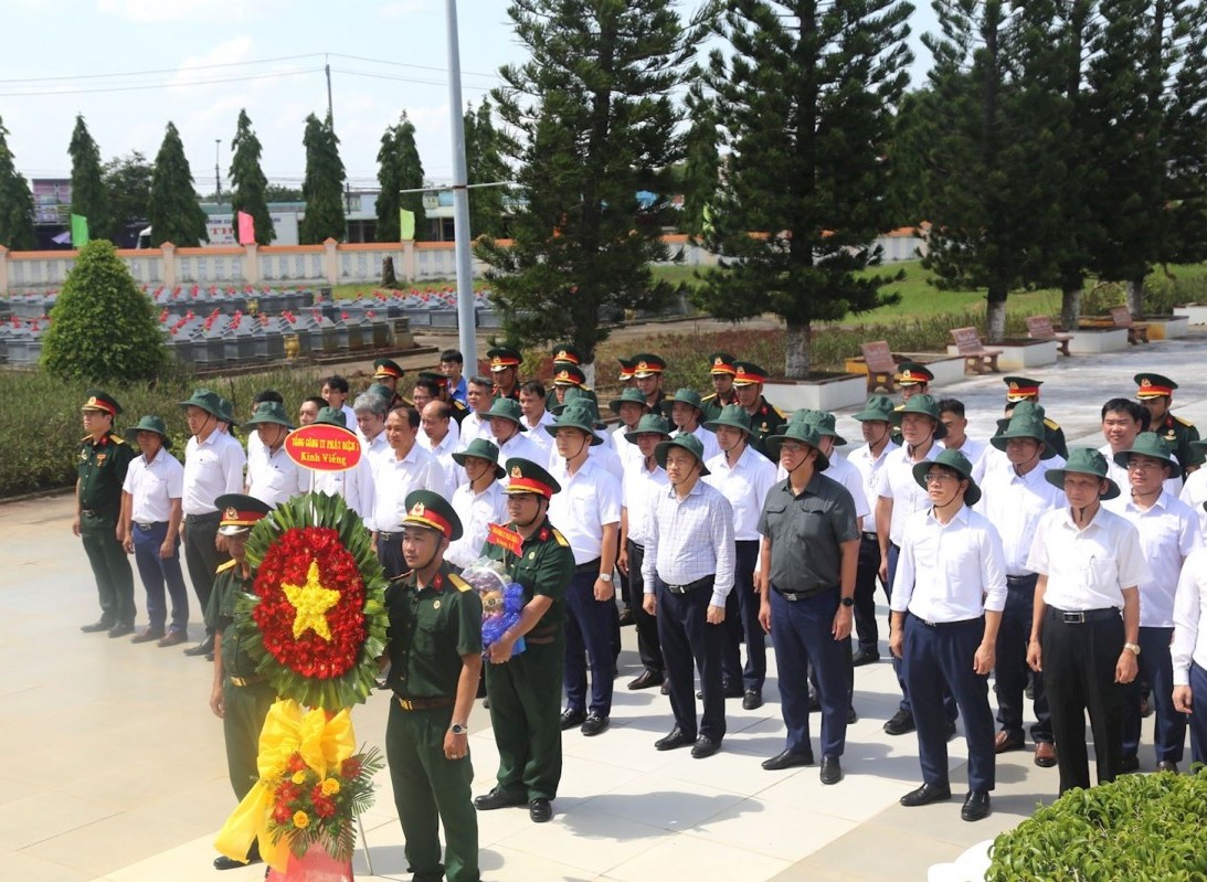 EVNGENCO1 tổ chức chuỗi hoạt động tri ân nhân Ngày Thương binh - Liệt sỹ tại tỉnh Vĩnh Long